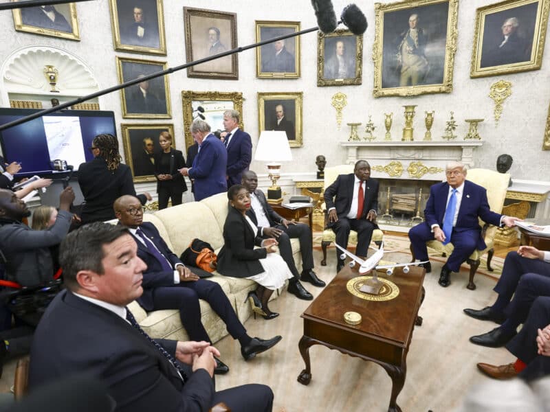 Photo of U.S. President Donald Trump and South African President Cyril Ramaphosa during a meeting at the White House.