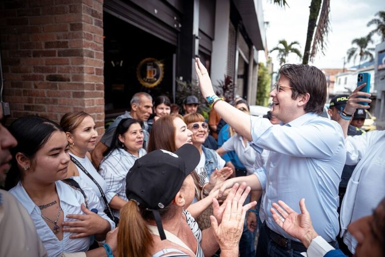 Photo Colombian presidential hopeful Miguel Uribe saluting a crowd as part of a recent trip to Envigado, Colombia.