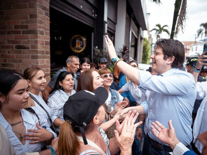 Photo Colombian presidential hopeful Miguel Uribe saluting a crowd as part of a recent trip to Envigado, Colombia.
