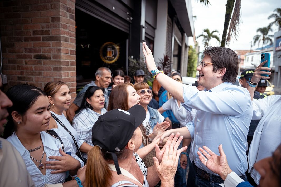 Photo Colombian presidential hopeful Miguel Uribe saluting a crowd as part of a recent trip to Envigado, Colombia.