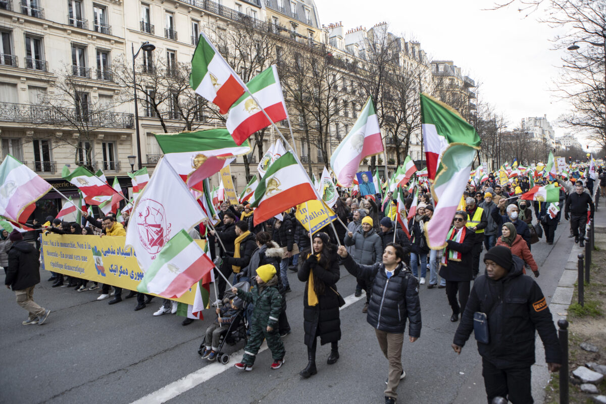 Iranians rally in Paris
