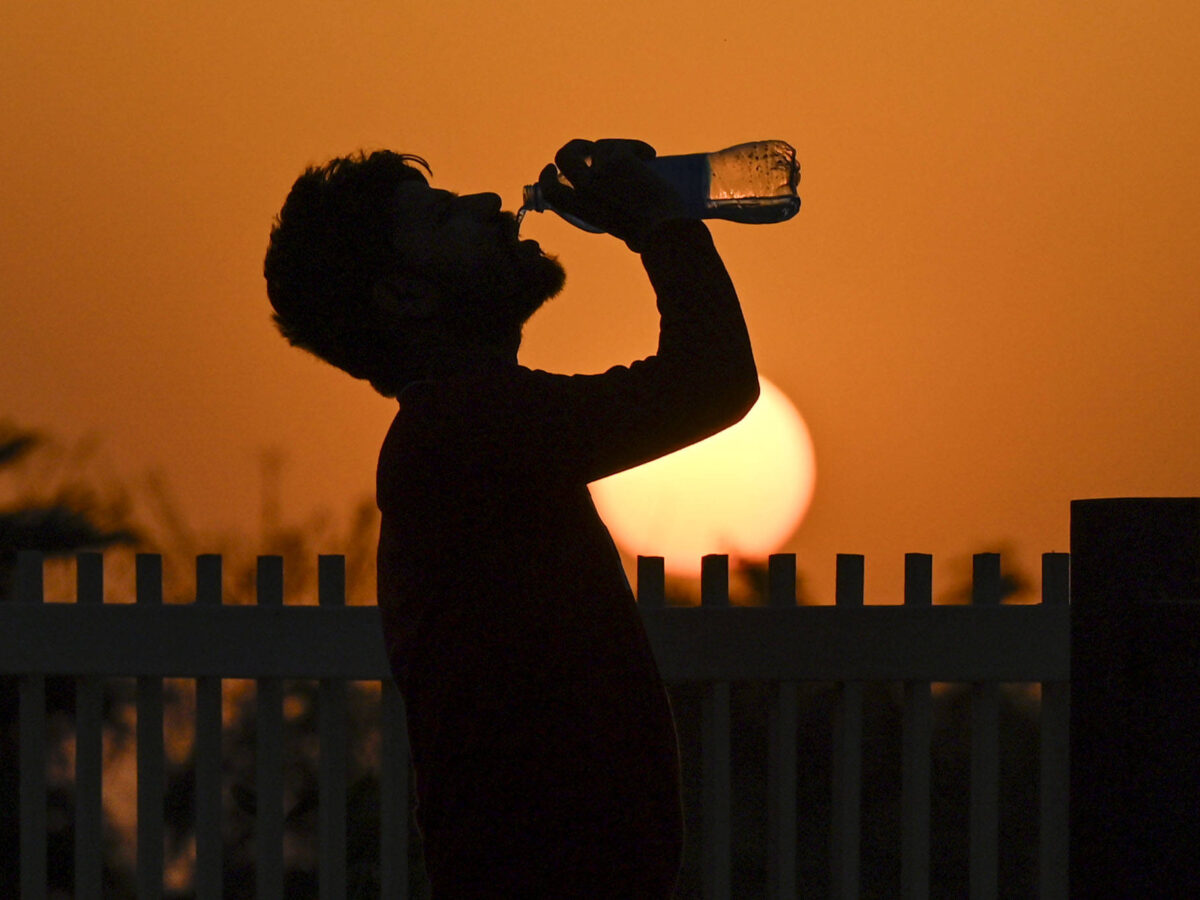 The Ultimate Guide For Staying Properly Hydrated (Yes, Drinking Too Much Water Is A Thing)