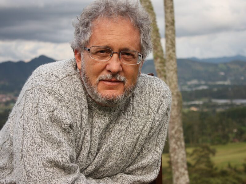 A portrait of Colombian writer Héctor Abad Faciolince.