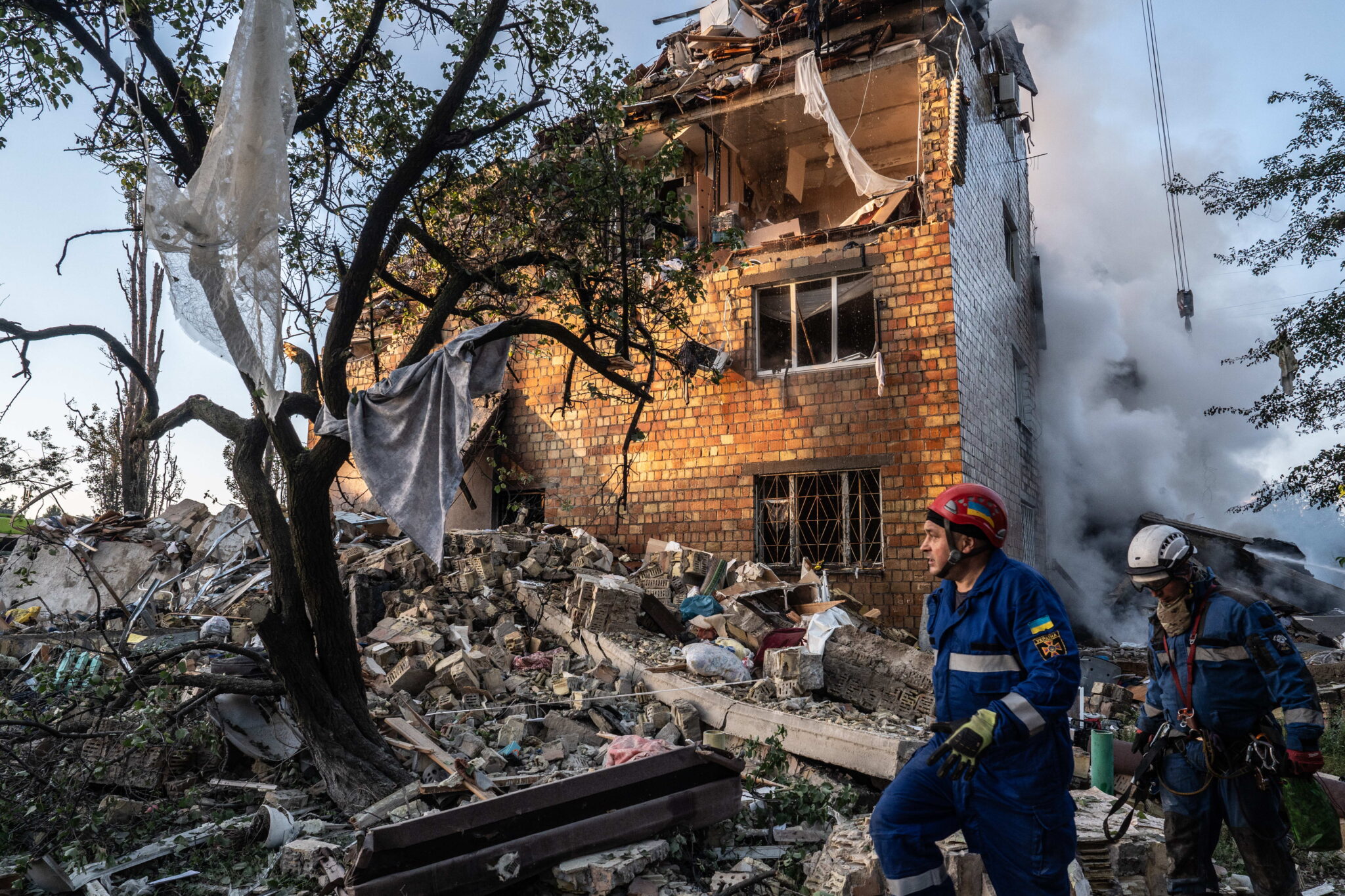 August 28, 2025, Kyiv, Ukraine: Ukrainian emergency services are seen at the site of an overnight air strike on civilian apartment building.