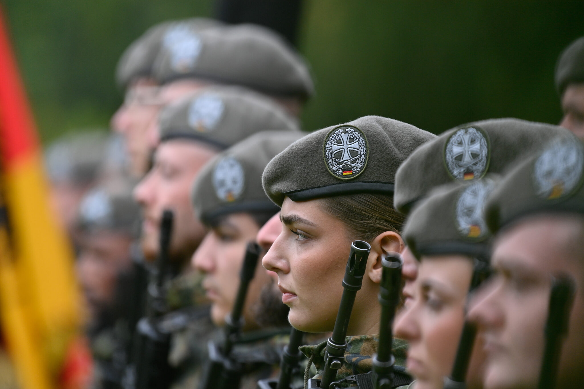 Photo of the servicemen and women of the Home Guard Regiment 6 in Germany.
